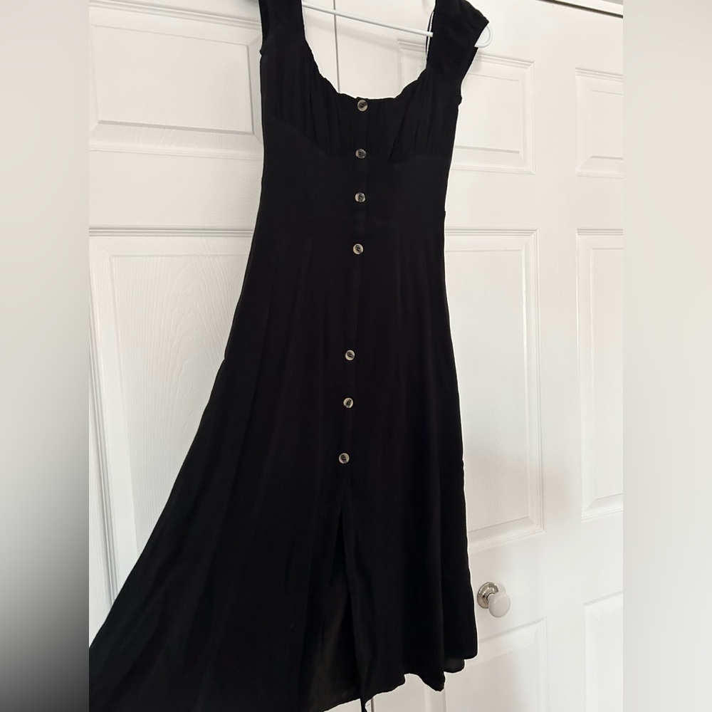 Astr Black Crêpe Cap sleeve Button-Front Dress